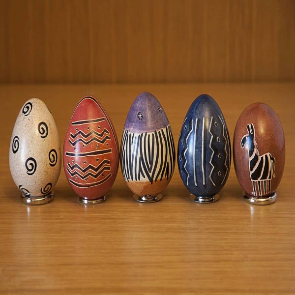 Uova colorate e decorate
